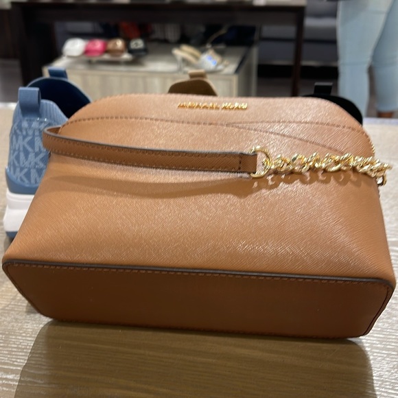 MICHAEL KORS 
Jet Set Travel Medium Dome Crossbody Bag XCROSS XBODY
Luggage 
NWT - Picture 6 of 16